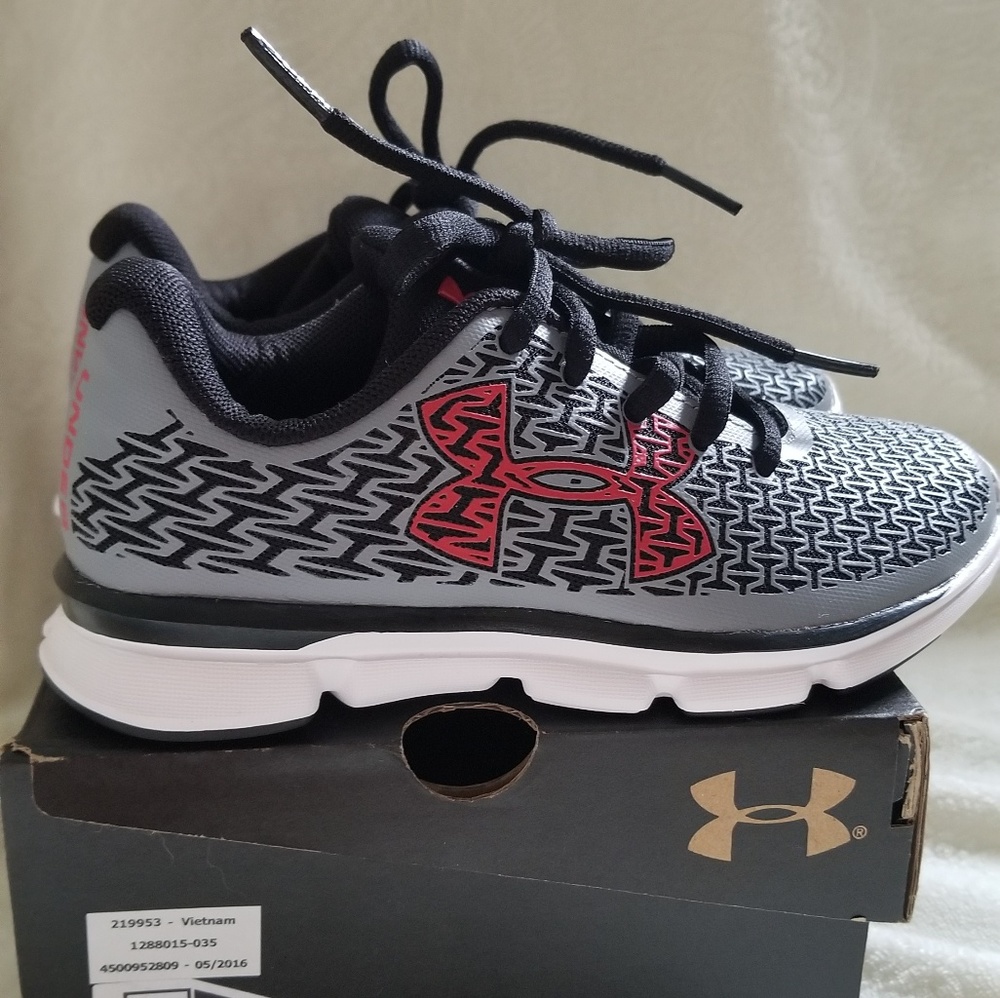 Under armour size 12 kids